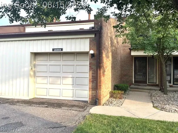 18268 University Park Dr, Livonia, MI 48152