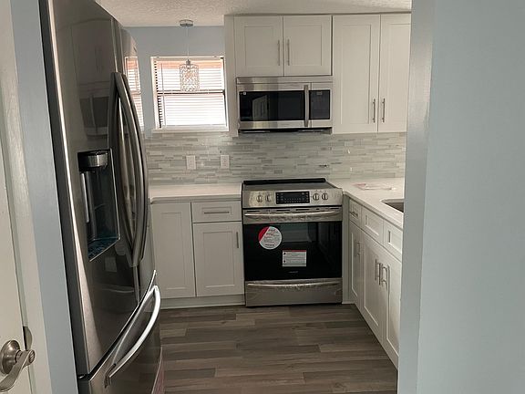 2nd image of 1565 Arcadia Dr