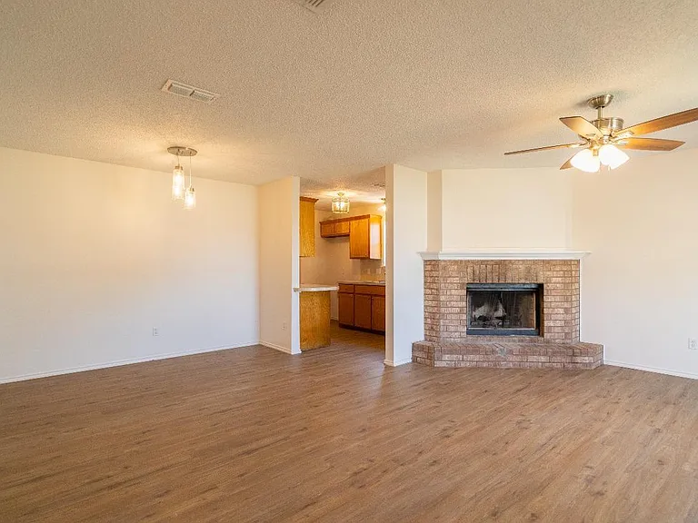6115 7th Dr — Photo 2