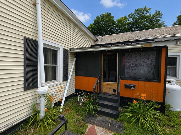 3rd image of 260 North College Street