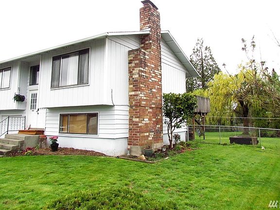 2nd image of 820 Wayne Dr