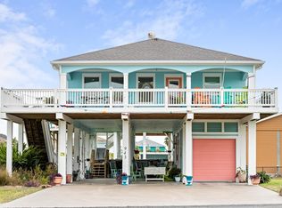 943 Palm Ridge Dr, Crystal Beach, TX 77650