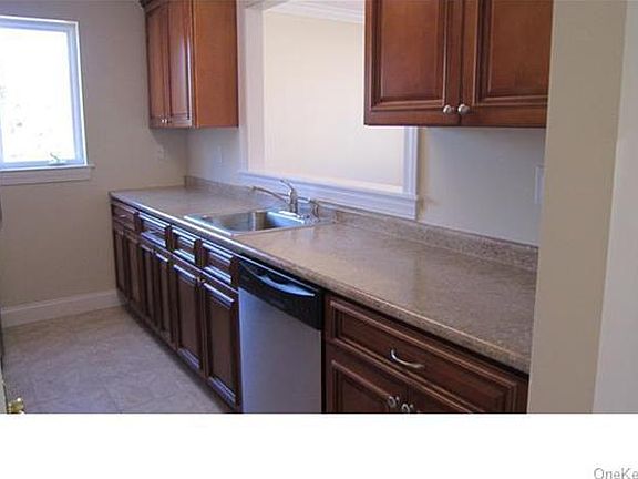 3rd image of 406 Tondo Cir