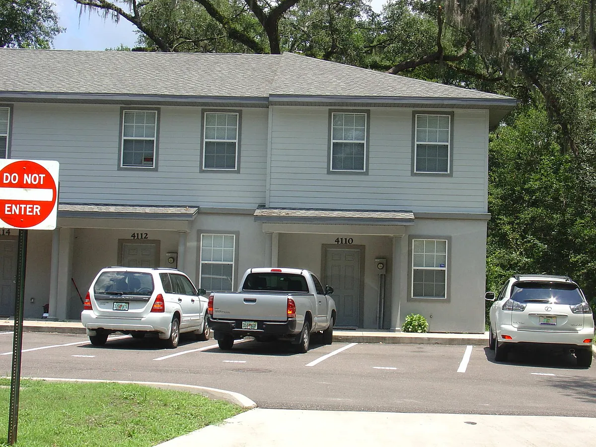 Building Photo - 4110 SW 15th Pl