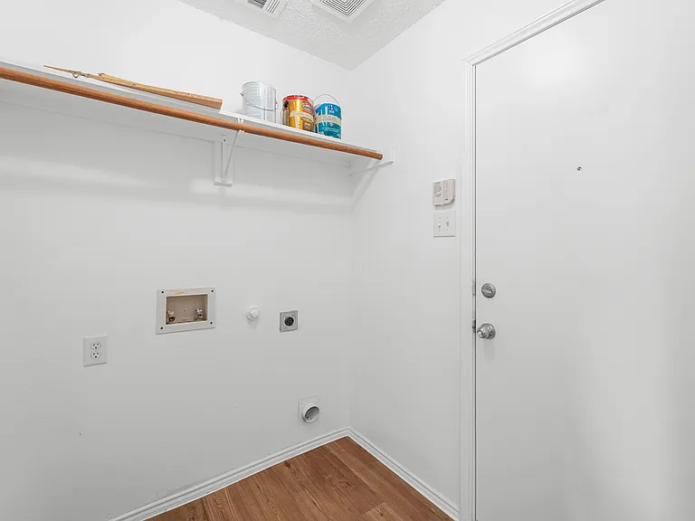 9825 Tyler Dr — Photo 16