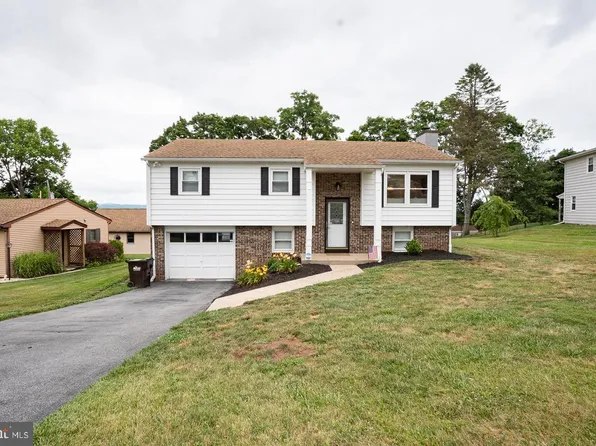 443 Silver Brook Dr, Birdsboro, PA 19508