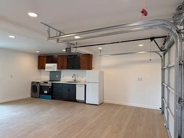 8029 S 130th St — Photo 5