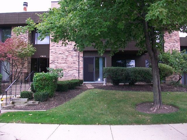 1st image of 1365 N Sterling Ave #107