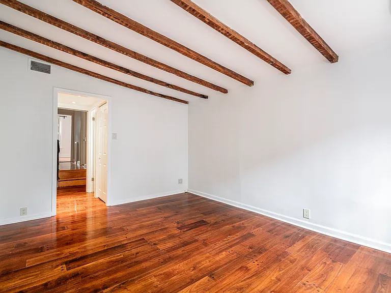 2228 Pine St — Photo 16