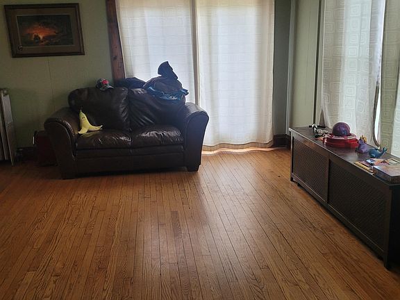 3rd image of 219 E Merrimac St
