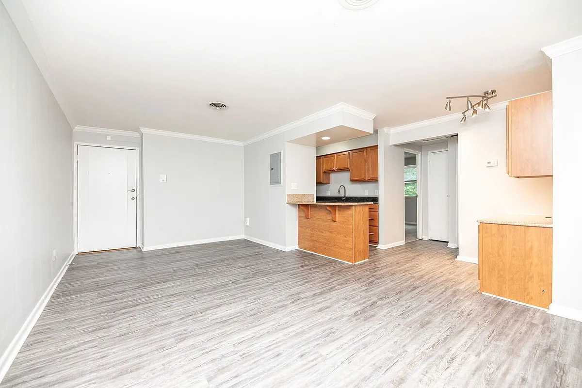Building Photo - 3336 Jefferson Ave #27