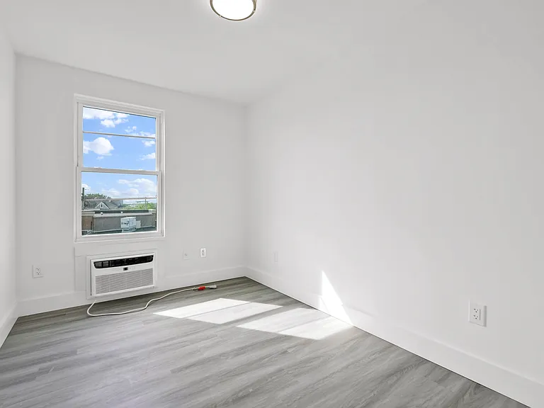 1278 E 222nd St #3 — Photo 8