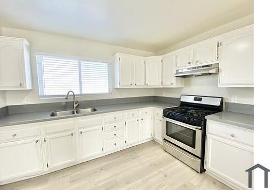 2nd image of 316 W 108th St APT 3