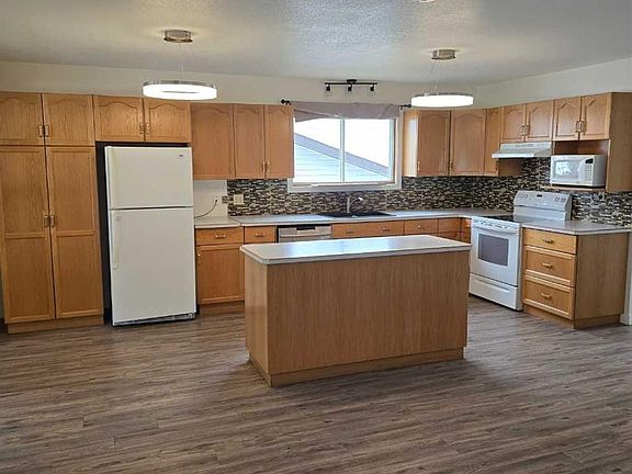 3rd image of Range Rd E #125-45062
