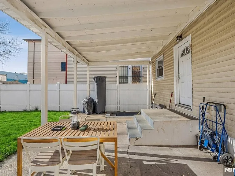 133 Brill St — Photo 3