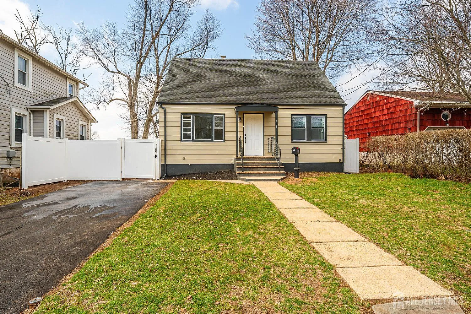 418 Highland Ave photo 1