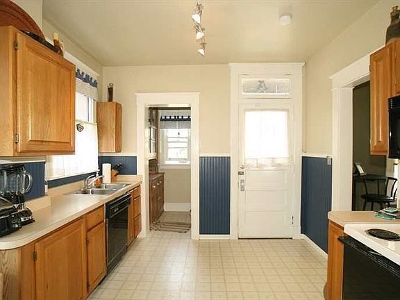Update Kitchen w/Buter's Pantry