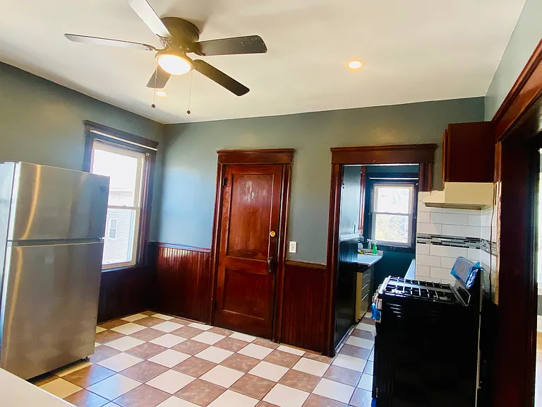 97 Raymond St #3 — Photo 8
