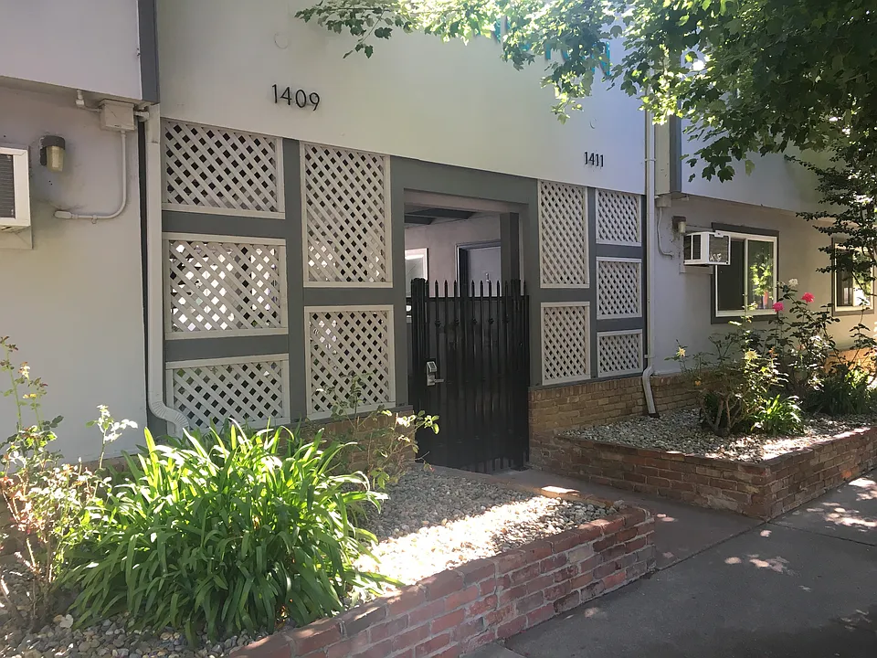 1409 T St #4