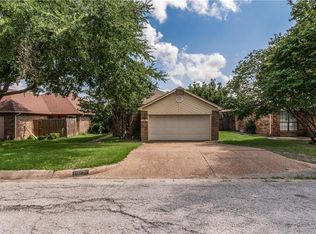10711 Tall Oak Dr, Fort Worth, TX 76108