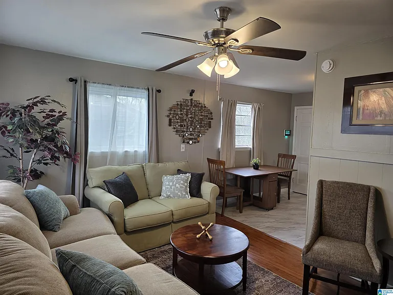 128 Thomas Cir — Photo 2