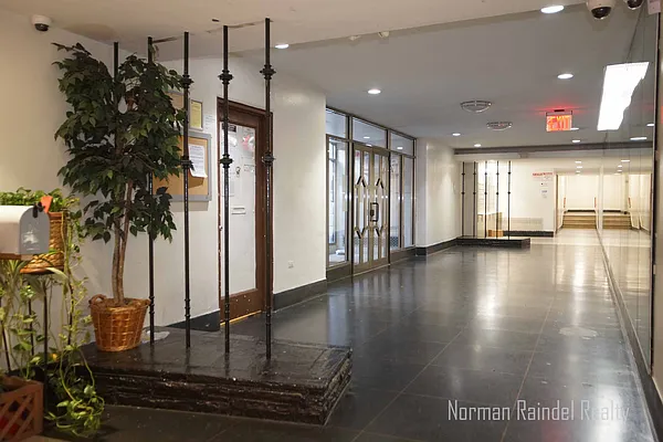 Rented by Norman Raindel, LREB | media 23