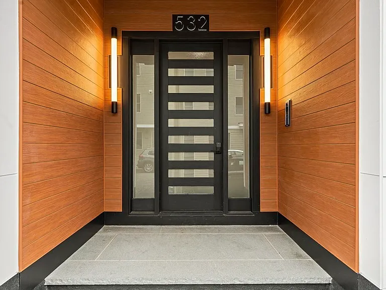 532 E 3rd St #1 — Photo 12
