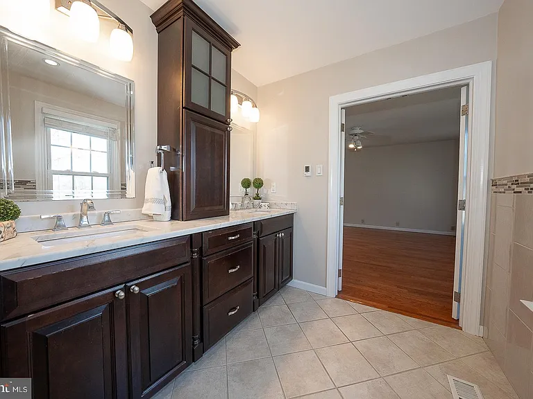 1099 Armstrong Ct — Photo 27