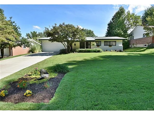 13 Montauk Dr photo 1