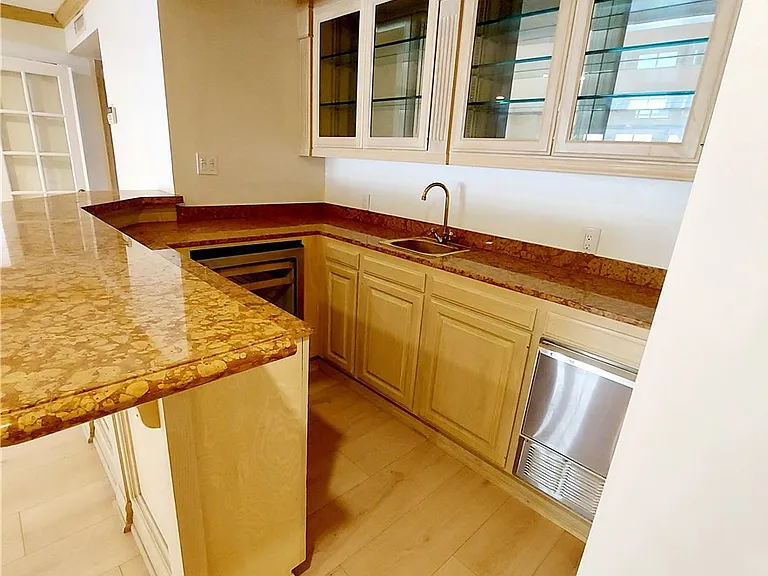 16545 Park Lane Cir — Photo 9