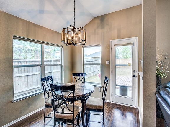 3rd image of 424 Creekwood Ct