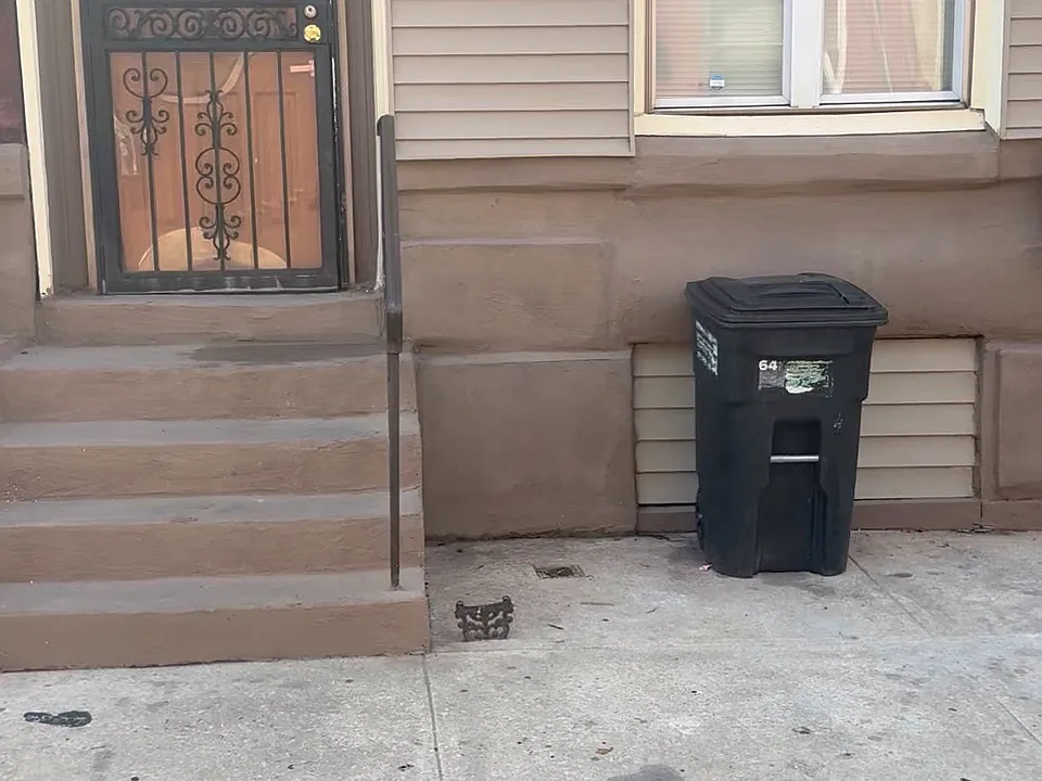 2412 Clifford St