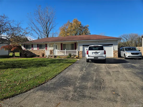 9356 Elaine Dr, Swartz Creek, MI 48473