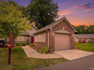 21305 Juniper Ct #61, Farmington, MI 48336