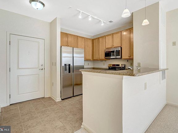 5th image of 2665 Prosperity Ave APT 345