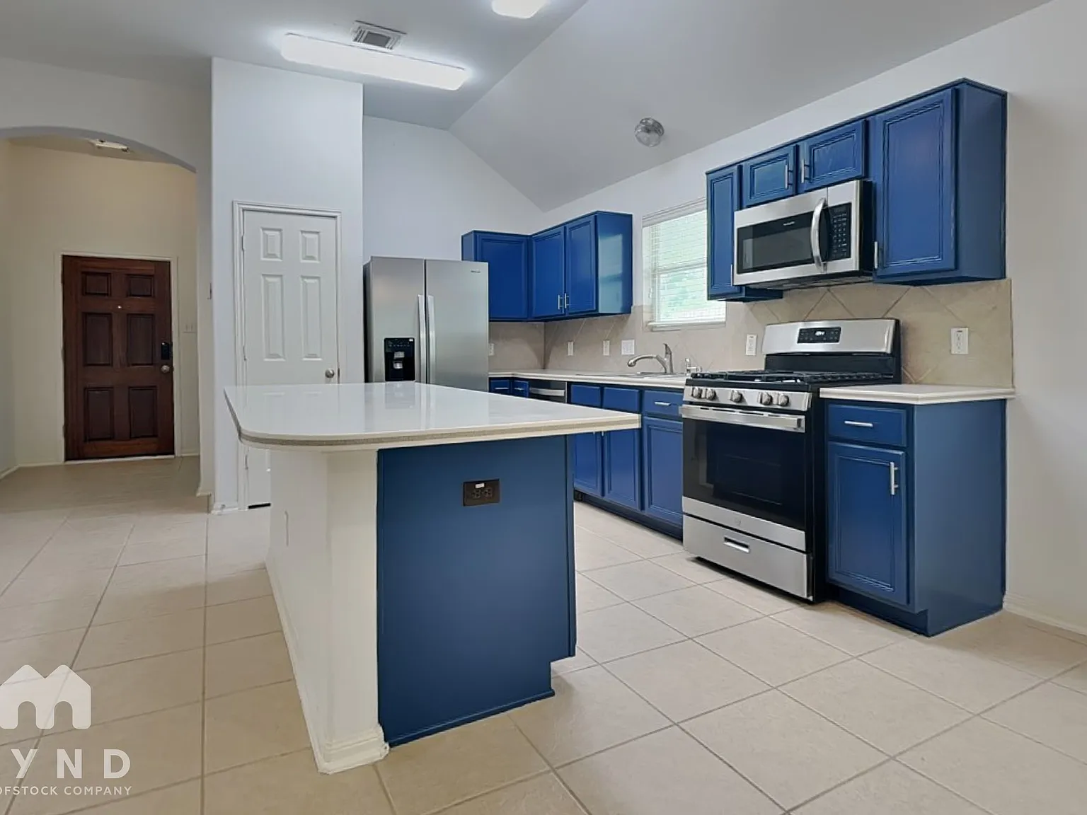 3 bed, 2.0 bath, 1654 sqft, $2,199 — Photo 2