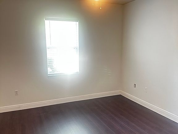 5th image of 142 Southern Pecan Cir Unit 103