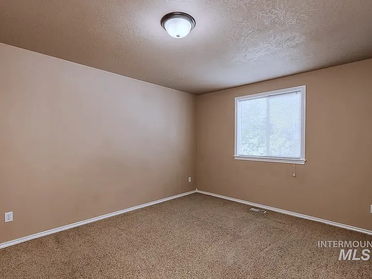 5729 S Moreya Ave — Photo 28