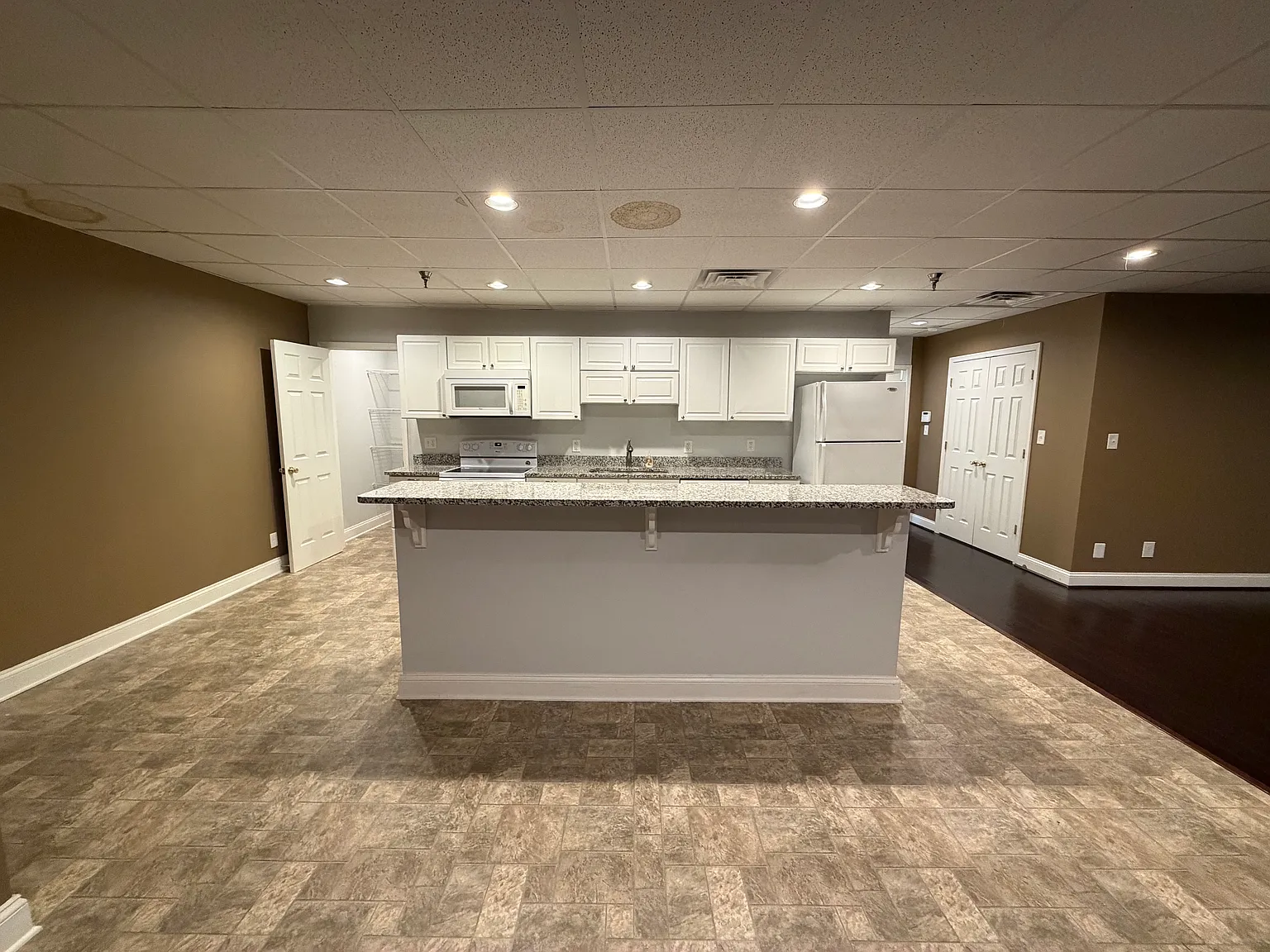 2 bed, 1548 sqft, $2,450 — Photo 3