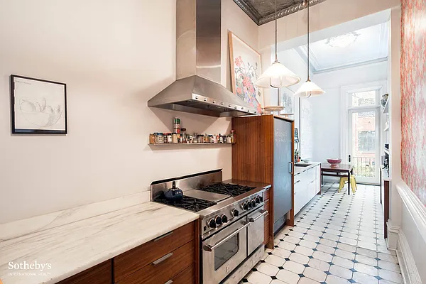 Sold by Sotheby's International Realty | media 3