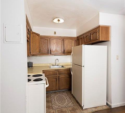 5th image of 3251 Hone Ave