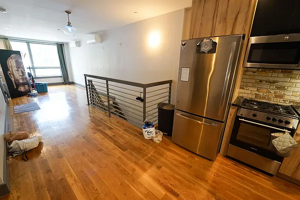 Rented by Manhattan Management LLC | media 41