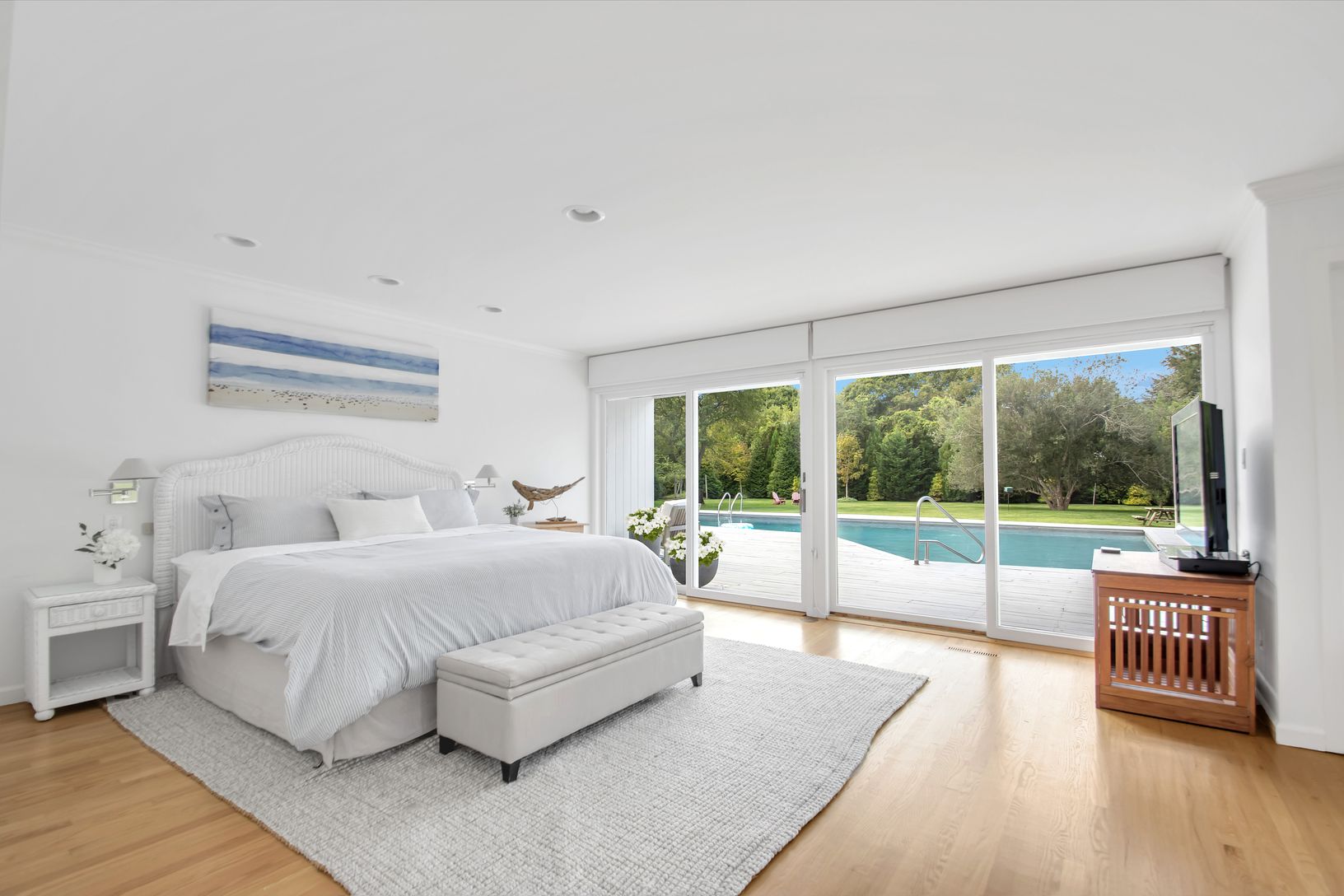  Master Suite Overlooking Pool