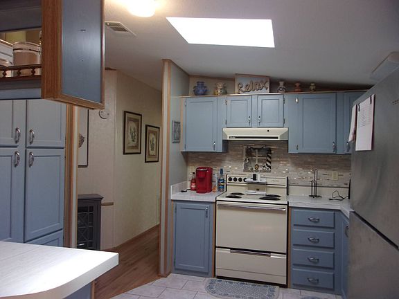 4th image of 443 Carnation Dr