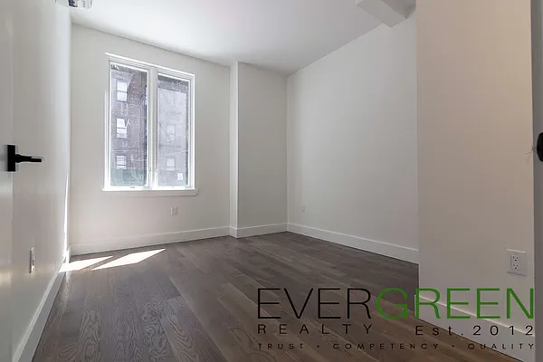 Rented by Evergreen Apartments BK | media 18