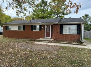 1368 Athlone St, Oxford, MI 48371