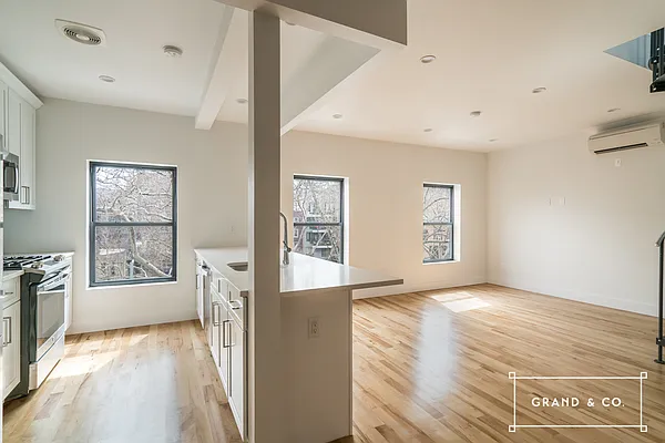 Rented by Grand & Co. | media 12