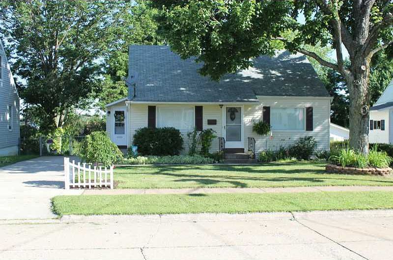 1st image of 1550 W 40th St