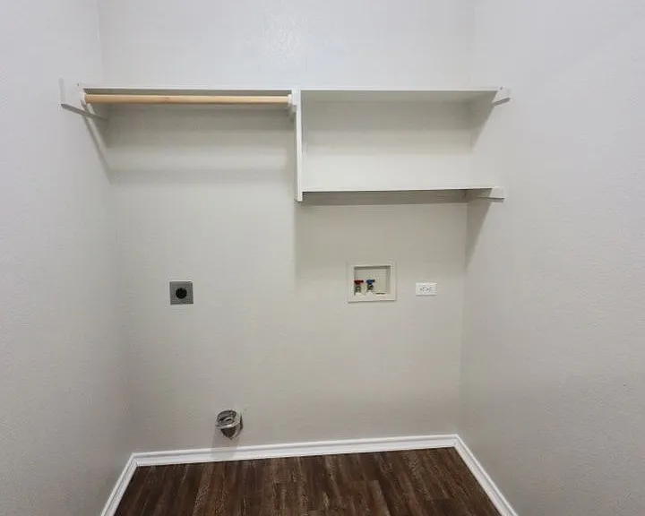 1124 W Spring St — Photo 13