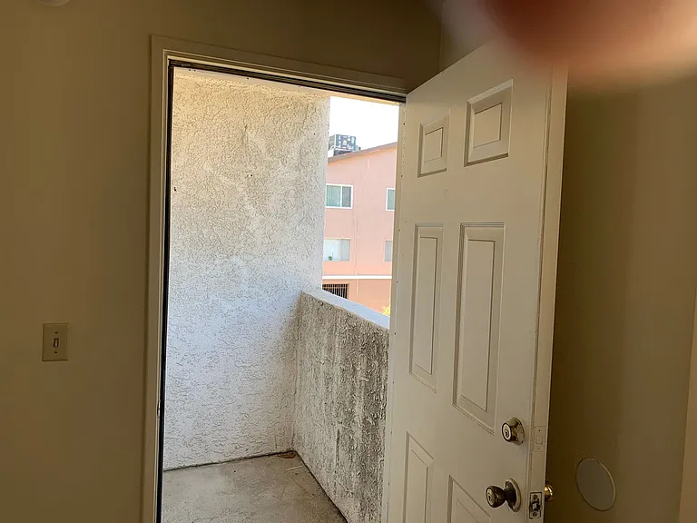 1117 S Lake St — Photo 5